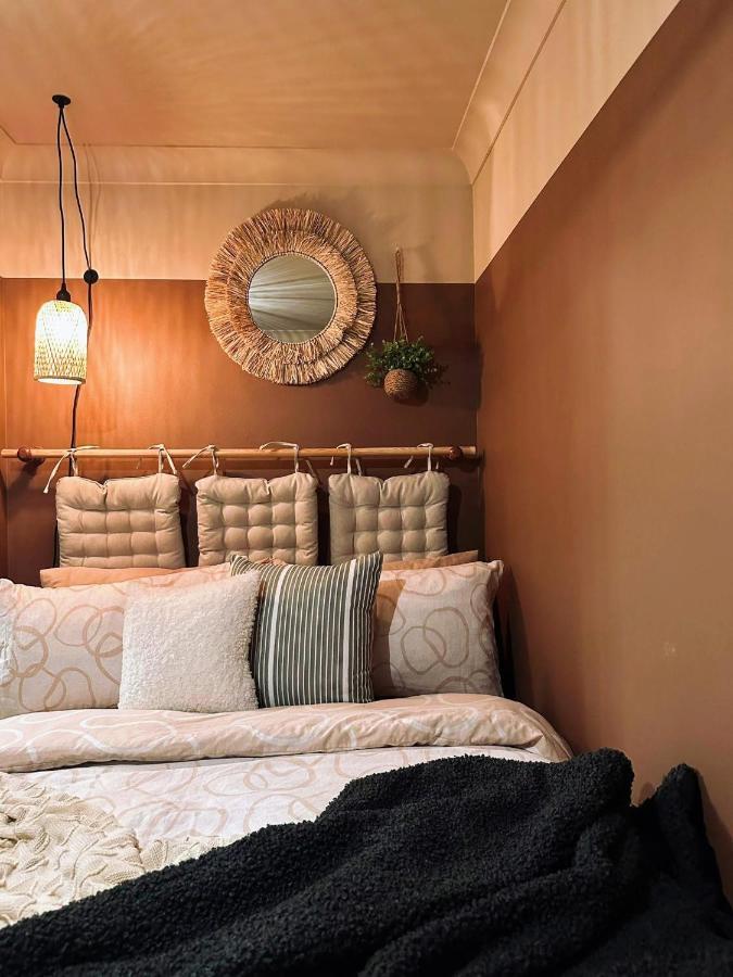 4-Bed Cotswold Getaway With Hot Tub & Gaming Room Churchdown Exteriör bild
