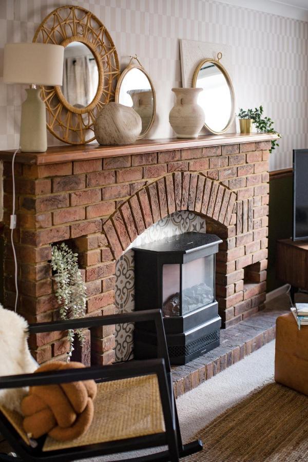 4-Bed Cotswold Getaway With Hot Tub & Gaming Room Churchdown Exteriör bild