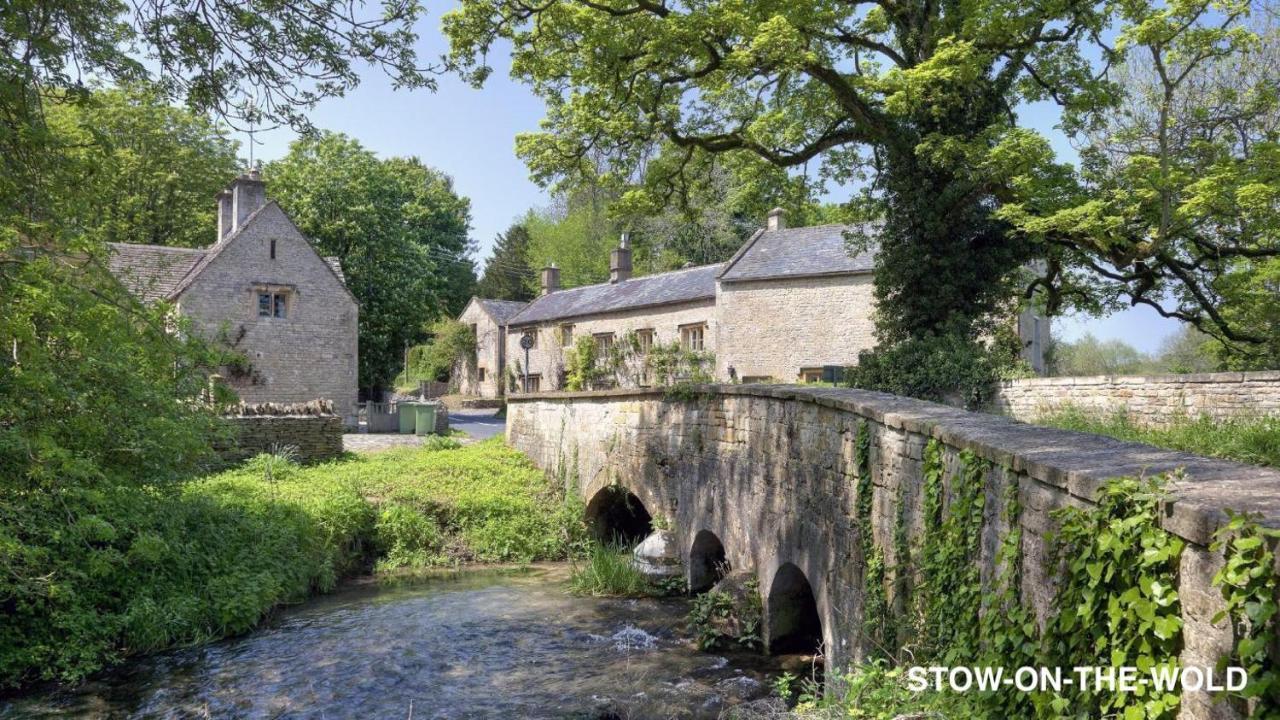 4-Bed Cotswold Getaway With Hot Tub & Gaming Room Churchdown Exteriör bild